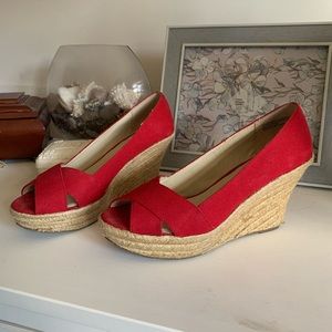 Denver Hays Wedges! Size 9. 🚗